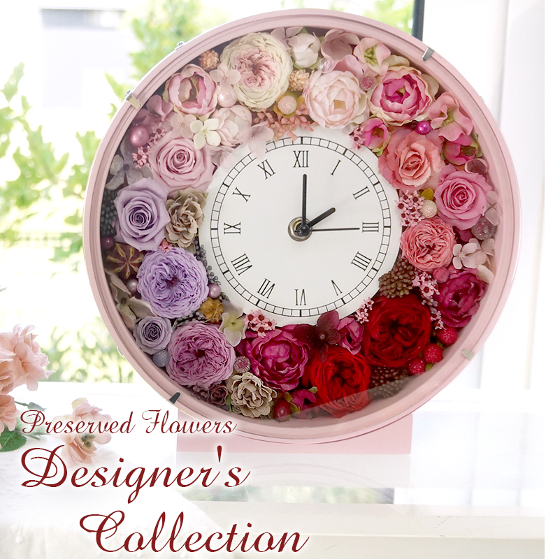 ピンクフレームの花時計に並ぶあたたかいカラーのプリザーブドフラワー