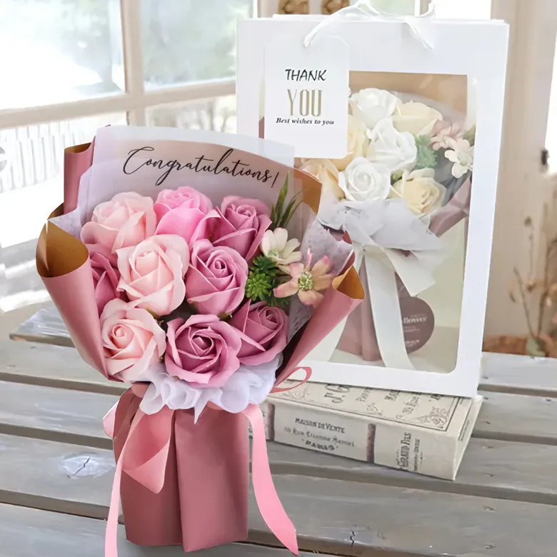 落ち着いたカラーのバラの花束に「Thank You」カードを添えて